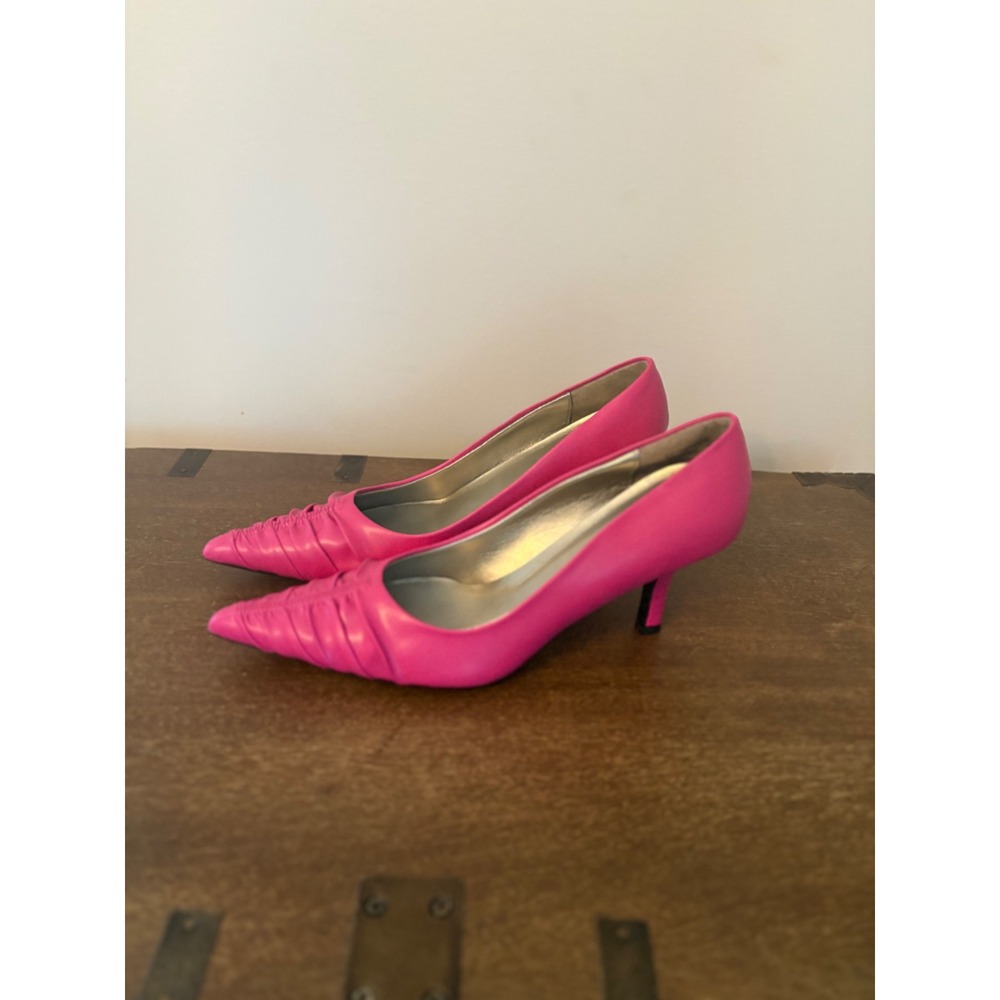 Highlights Hot Pink Ruched Pointed Toe Kitten Heel Pumps Womens Size 7.5